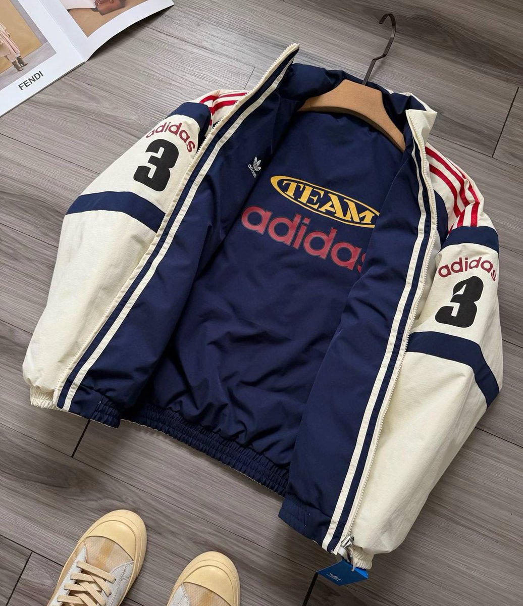 two looks combined in one jacket 👀💙