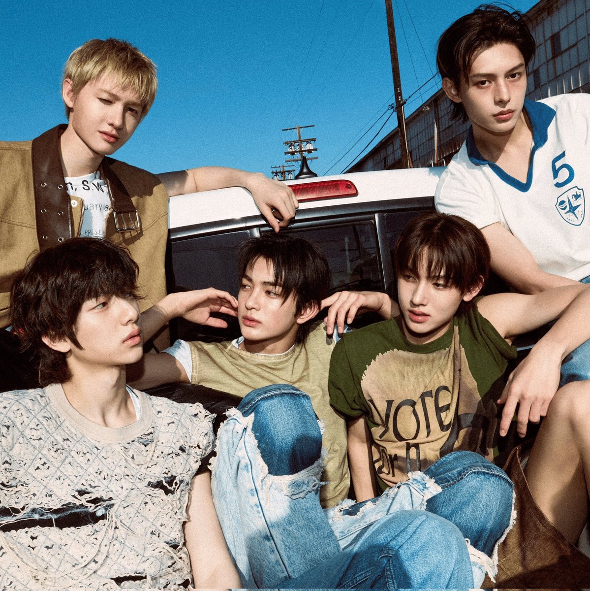 All ‘Rookie of the Year’ winners at the Hanteo Music Awards each year: 

2021 : EPEX &amp; IVE
2022 : TNX, TEMPEST, Kep1er &amp; NewJeans
2023 : tripleS &amp; ZEROBASEONE
2024 : NCT WISH &amp; ILLIT
2025 : Hearts2Hearts &amp; CORTIS