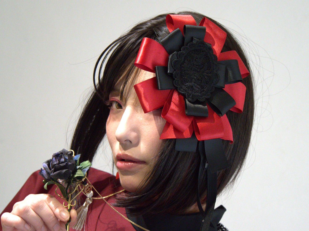 作品紹介】 ♠️♣️ロゼットヘッドドレス♥️♦️ サテンリボンを使用