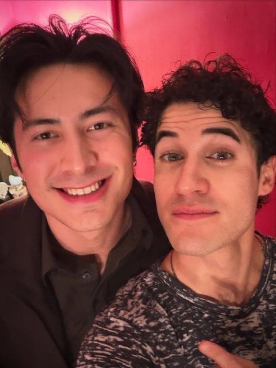 somewhere late teens, early twenties darren criss stan ash is screaming, crying, throwing up rn.