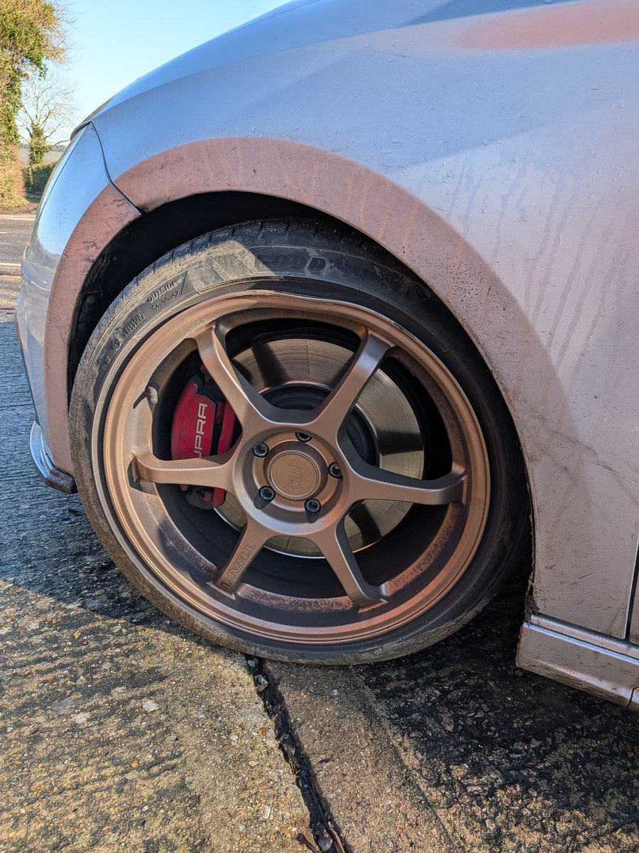 _Jxmiec's tweet photo. @WestNorthants any plans to fix any of the pot holes between villages, people driving in the middle of roads forcing people to the side, making this crater unavoidable, please note another 2-3inches of hole below the water line. My wheels are really grateful for the massive dent. https://t.co/RZlCc0gYnY