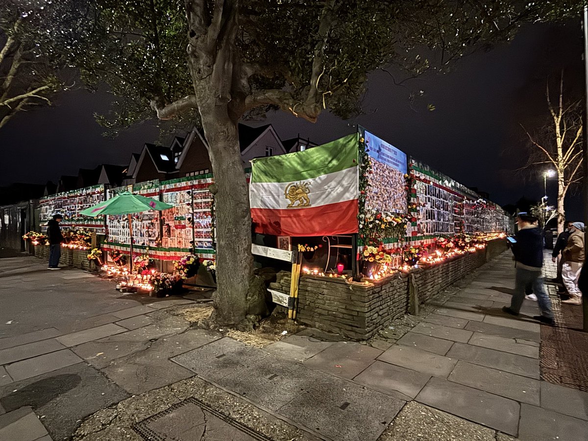 QuiteEnoughNow's tweet photo. Solidarity with those fighting the Iranian regime. Golders Green Road, last night. https://t.co/vb6CnsB1kx