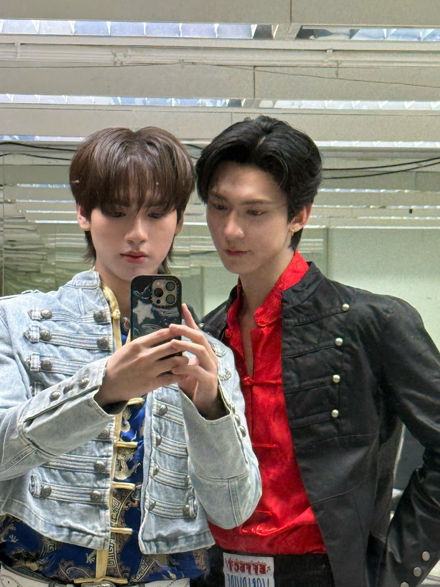 ขอบคุณพี่ๆมาเทอร์ทุกคนมากๆเลยนะคับที่มาหาแพทกับพี่ริว แพทขอโทษนะคับที่แจกอั่งเปาให้ครบทุกคนไม่ได้🥺 ไม่ต้องเสียใจไปนะค้าบ ไว้งานหน้ามาเจอกันใหม่อีกนะคับบ
RYUJINPATJI CNY AT SIAM CENTER
#SiamCenterxRyujinPatji