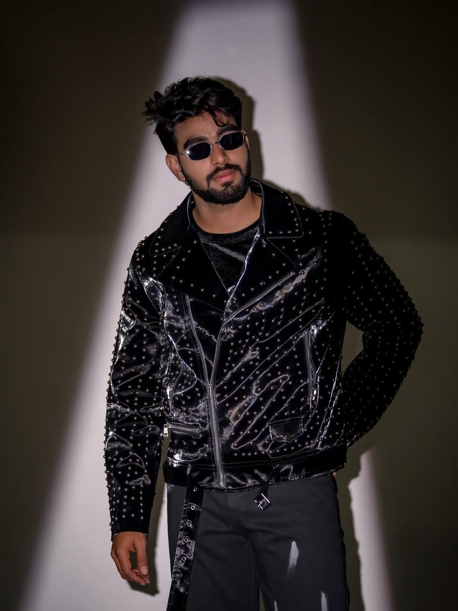 kalyanpada38118's tweet image. Growing a little stronger every day.

Still learning, still pushing, still becoming a better version of myself.

Grateful for the journey, the lessons and all your love that keeps me moving forward.

#KalyanPadala #Photoshoot #StyleStatement #BlackJacket #Swag
