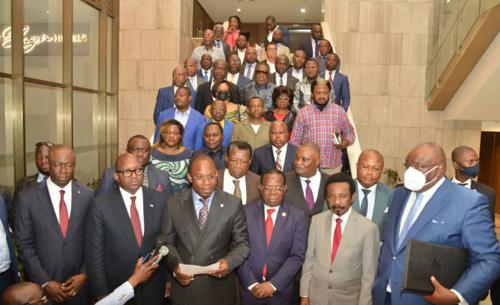 La #RDC🇨🇩 , sa classe politique, ses flatteurs-profiteurs, ses ingrats, et ses valeureux...

Beaucoup de FCC, kabilistes qui ont rejoint Félix TSHISEKEDI le quitteront à la première heure pour le prochain offrant. 

Le président <a href="/fatshi13/">Félix A. Tshisekedi</a> peut facilement les identifier, au