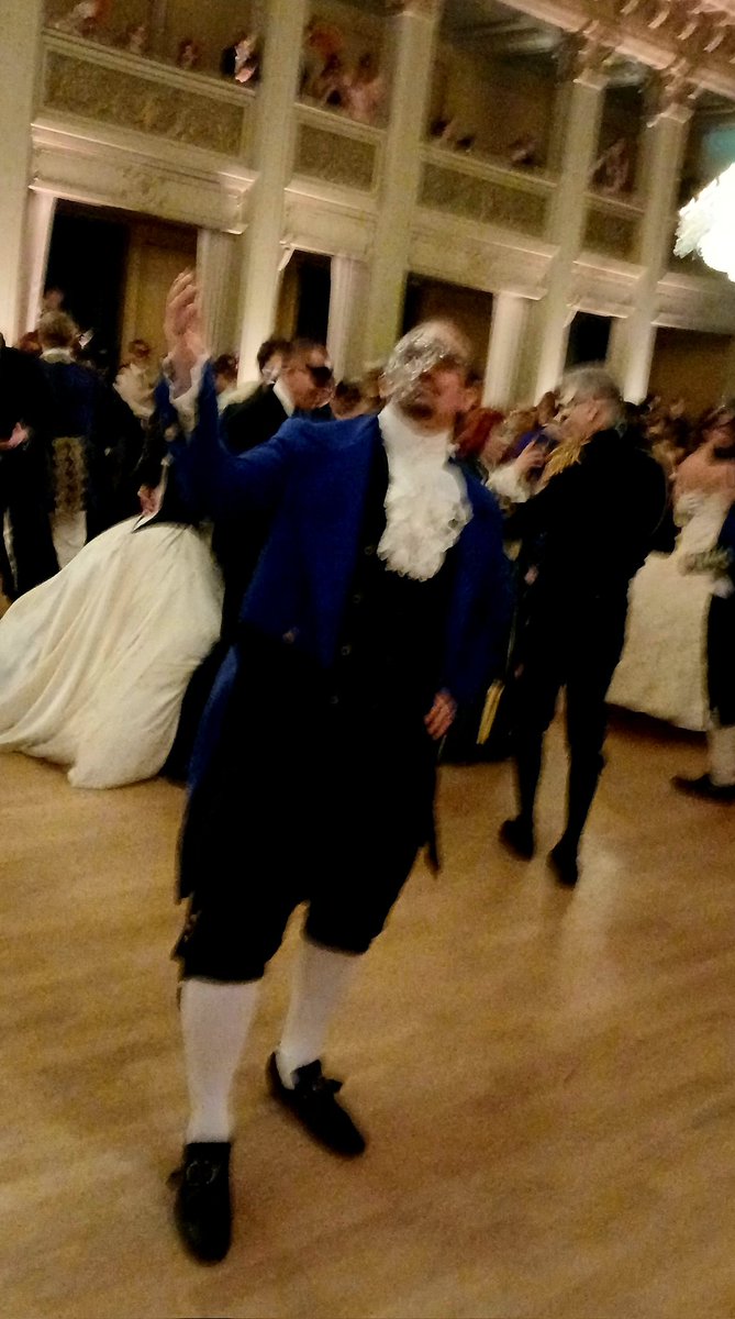 sportsfrik's tweet photo. En #Gentleman Lord på besøk på #Oslo #OperaBall igår natt
🌹👨🏻‍💼🎩🕺🏻🥂🍾 https://t.co/4fHXd88c4F