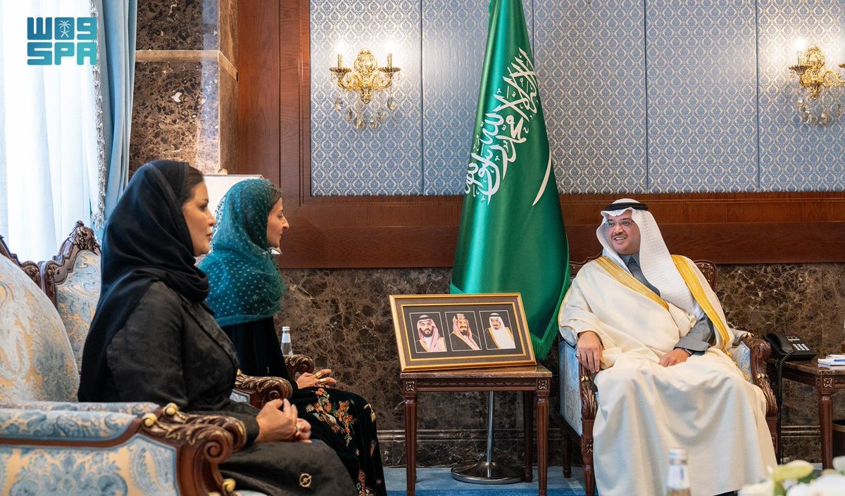 SPAregions's tweet photo. مُحافظ الأحساء يستقبل المدير التنفيذي للمجلس الدولي للتمور.
https://t.co/g2EzM604jn
#واس https://t.co/36asnbRPe6