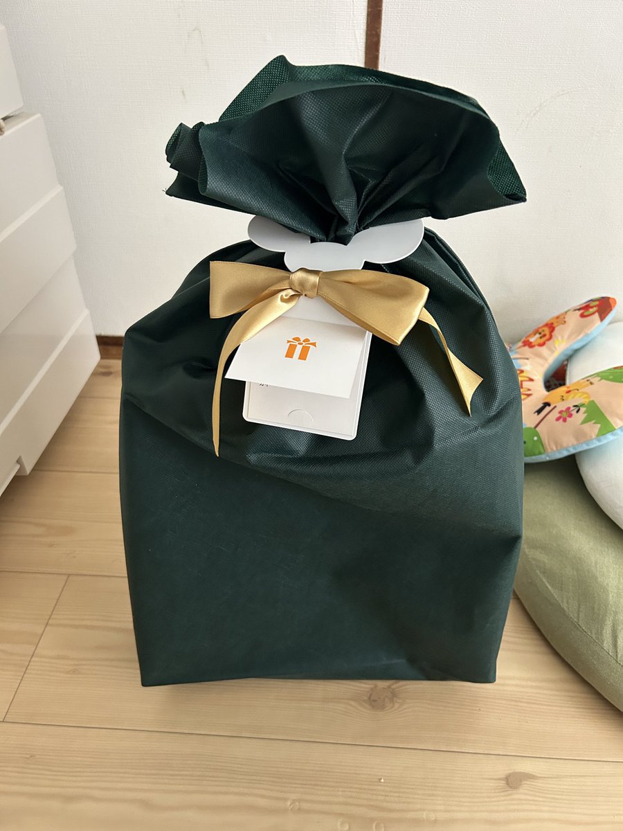 daiki082011's tweet photo. 素敵な誕生日でした。
親友たちからプレゼントもいただきました✨️
大事に飲みます🍻 https://t.co/cJKZ2VxQEJ