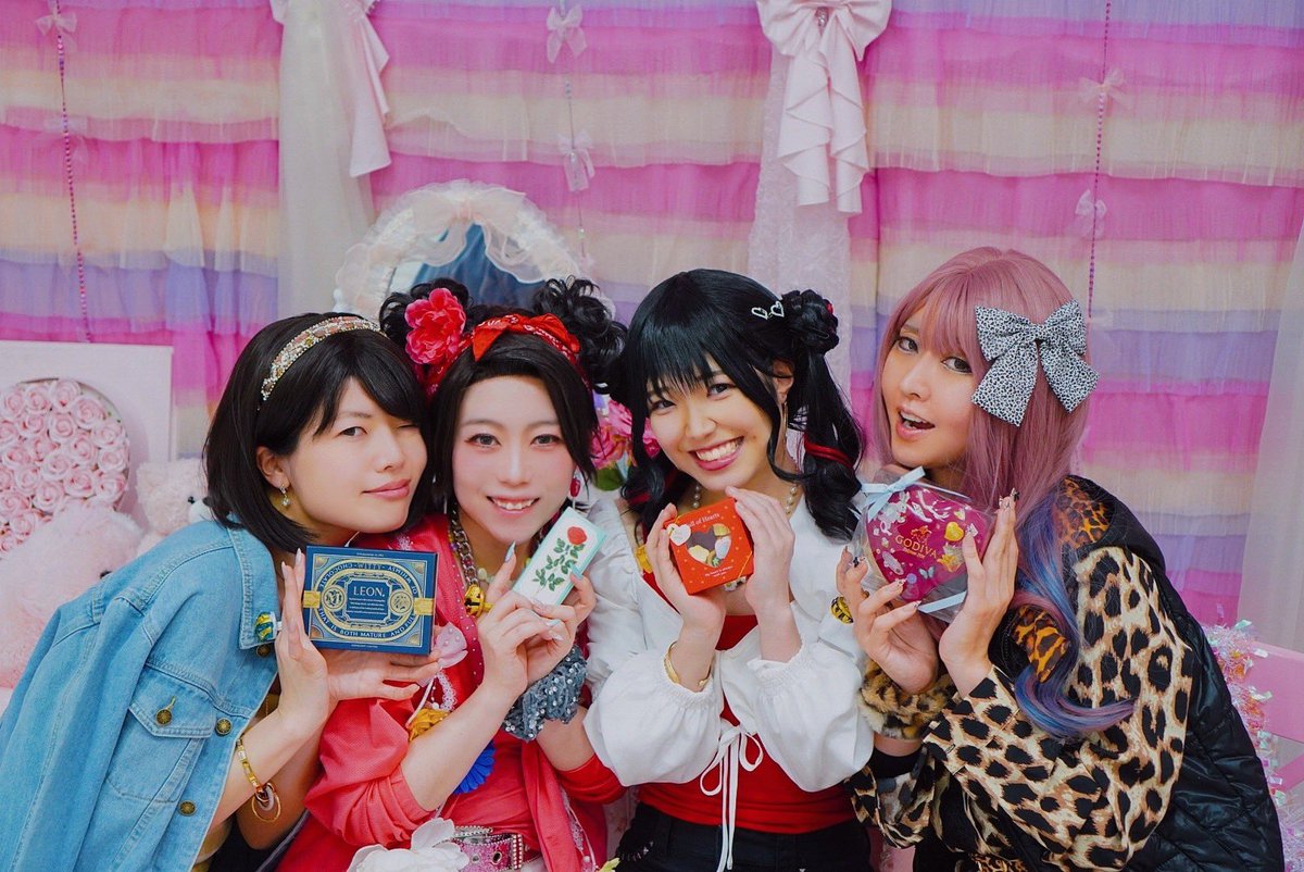 🌺 Cos*5️⃣0️⃣≠″ャ儿修行🌺

HAPPY VALENTINE！🍫💝
友于∋⊃⊇ぅｶゝω💗

#バレンタイン

🎵:<a href="/Yuzu12kon3/">ゆずこん@2/14ｷﾞｬﾙ併せ</a> 
🦁:<a href="/Krihito_/">りひてん</a> 
🐻‍❄️:<a href="/kikka4488/">木花</a> 
📸:<a href="/junction8ff/">ほまれ</a>