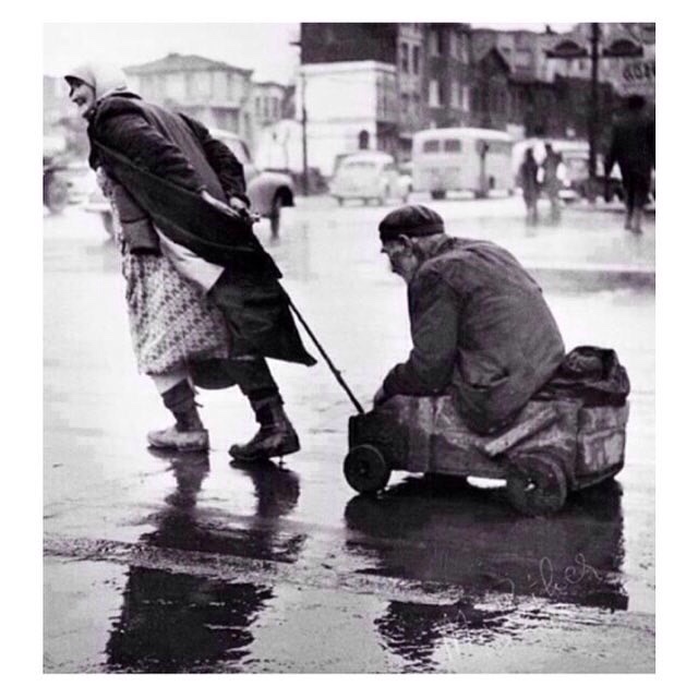 VEFA BİR TESLİMİYETTİR

Vefa, özünle ve ruhunla bir teslimiyettir. Vefa, ısrarlı ve kesintisiz bir takip; fedakârlığın en uygun zamanı yakalayabilmesidir.

Vefa; her şartta, her zorlukta, muhatabının karşısında iyiliğe, sevgiye ve dostluğa teslim olabilmektir. Filmdeki Ramiz