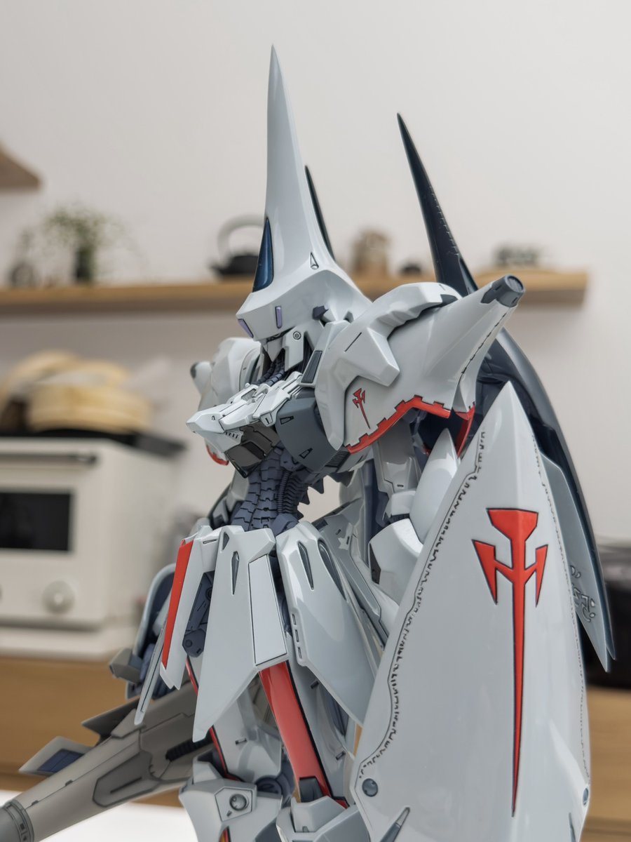 #私はこういう模型を作っています

今作っているファントムと
新しい順に作ったもの3つです。

そう、ロボのガレージキットを好んで作っています🤖