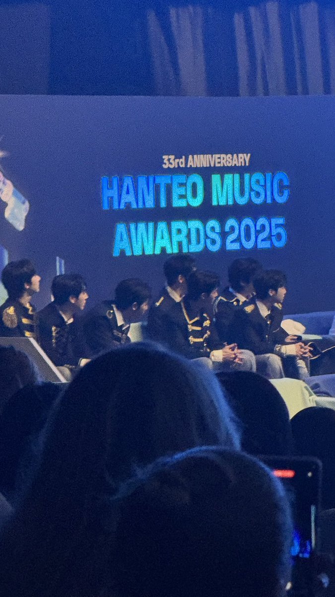 ステージに釘付けのPENTAGONですら愛おしい
些細なことが嬉しい、幸せ
明日からどう生きようか