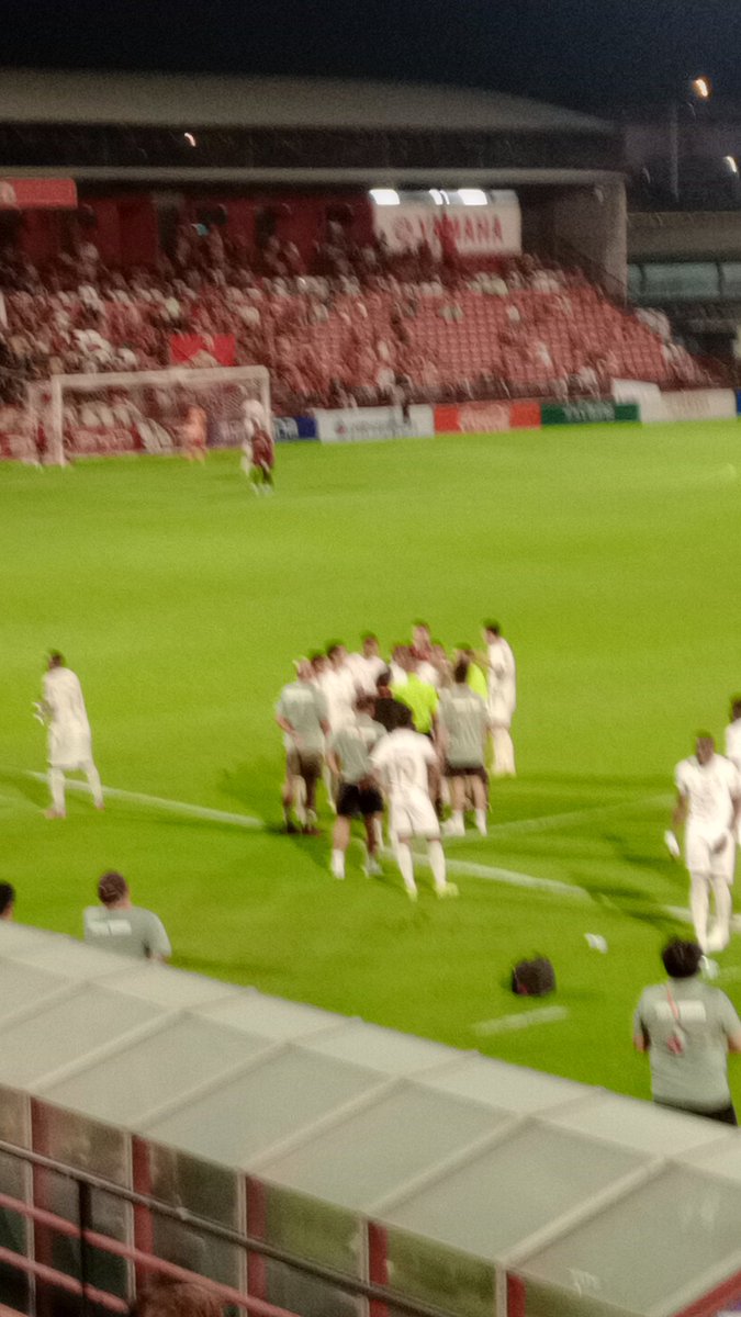 MtutdBlog's tweet image. Red card, LW have sent five minutes bullying the ref into changing his mind. Incredible