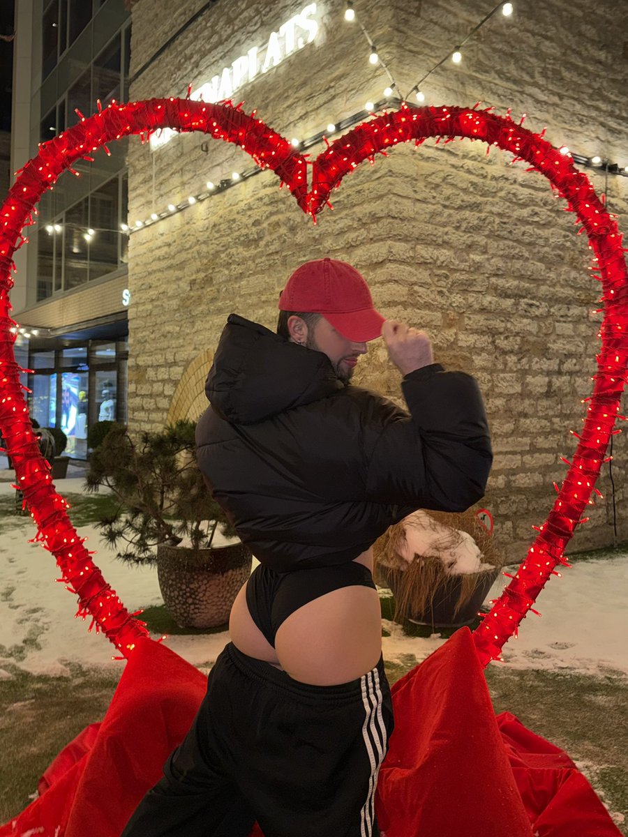andreychukk's tweet photo. U know where im waiting for u💋 https://t.co/igXgxiboSA