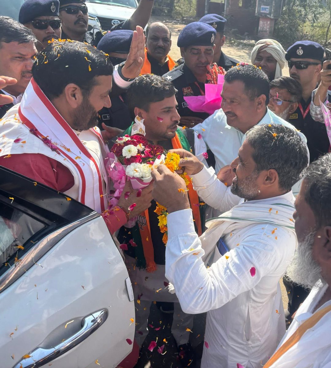 AsruDin0's tweet photo. माननीय मुख्यमंत्री नायब सिंह सैनी जी के नूंह आगमन पर हार्दिक स्वागत एवं अभिनंदन। 🌹

@NayabSainiBJP https://t.co/vvcVuzEbuv