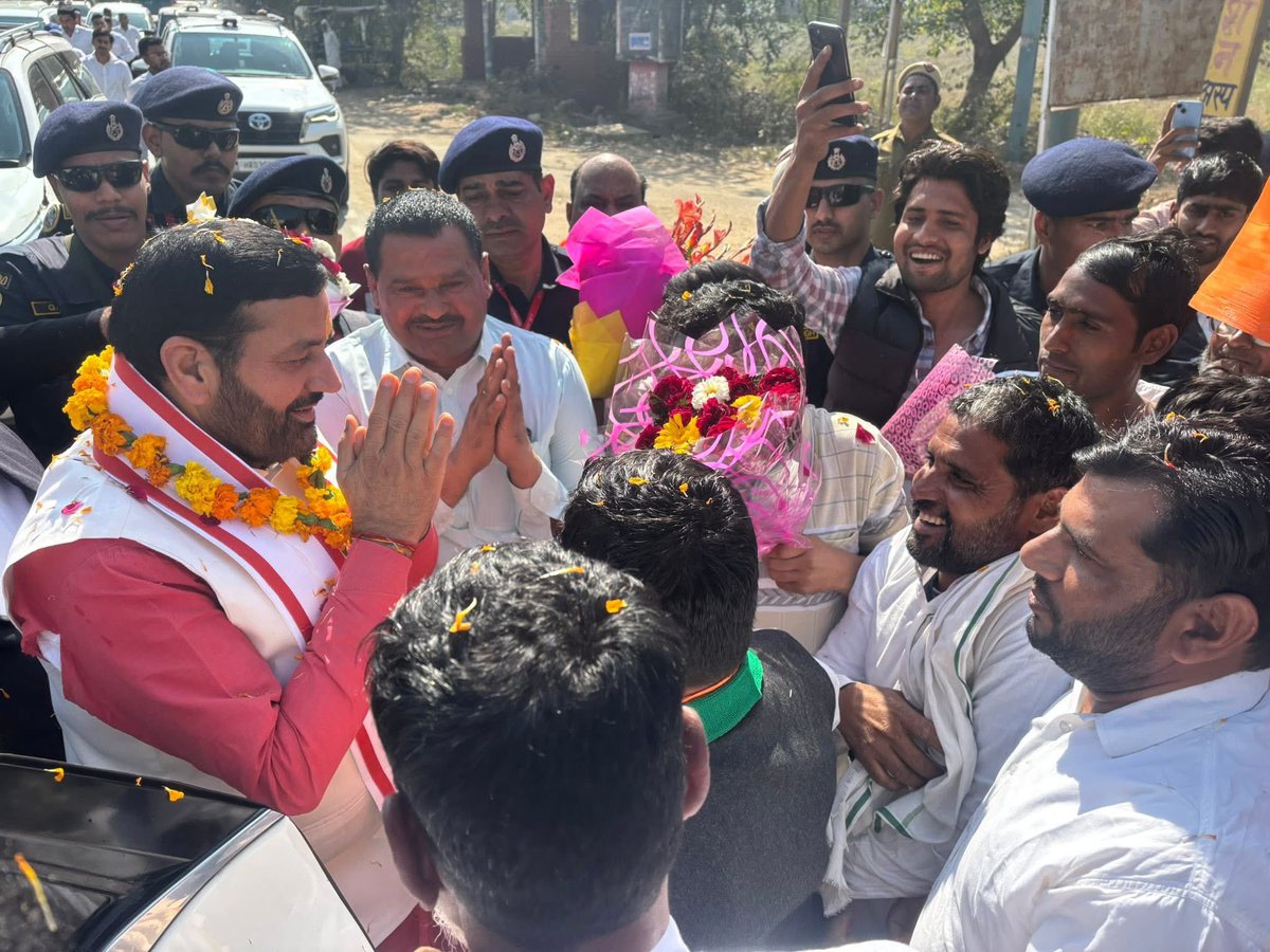 AsruDin0's tweet photo. माननीय मुख्यमंत्री नायब सिंह सैनी जी के नूंह आगमन पर हार्दिक स्वागत एवं अभिनंदन। 🌹

@NayabSainiBJP https://t.co/vvcVuzEbuv