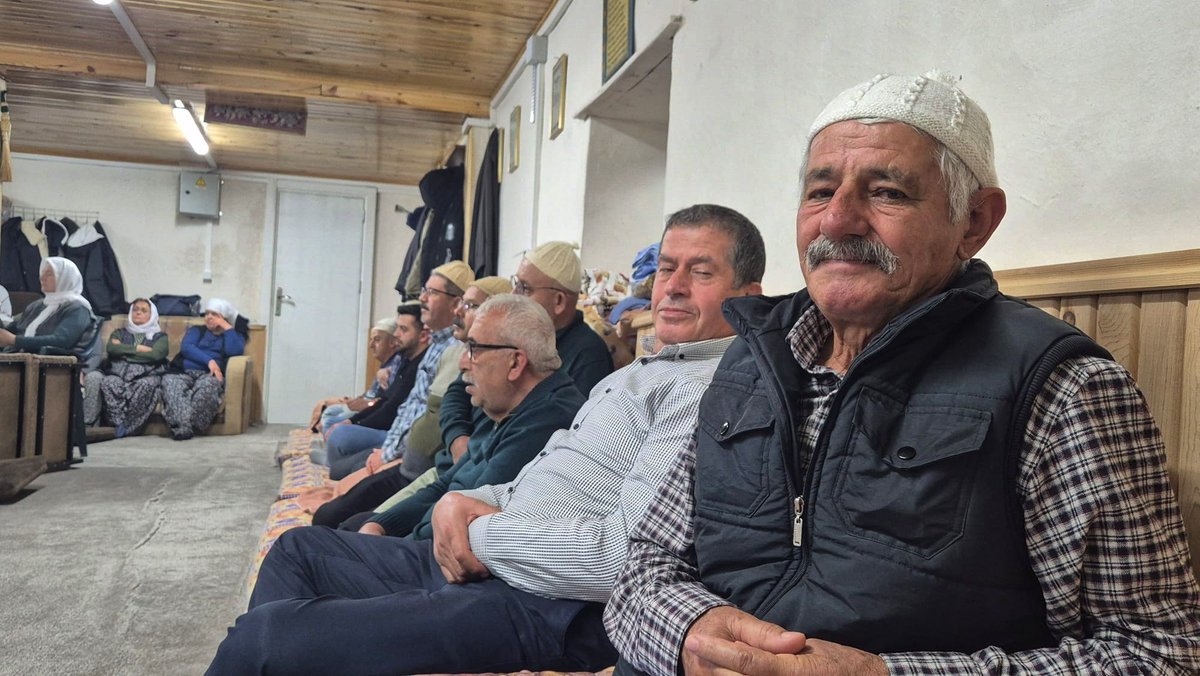 📍Antalya

Başkan Yardımcımız Sayın Hasan Ali Uzun, Elmalı İlçesi Değirmenköy Cemevi'nde gerçekleştirilen Hızır ve Görgü Cemi'nde canlarımızla bir araya geldi.

Lokmalarımız kabul, birliğimiz daim olsun.