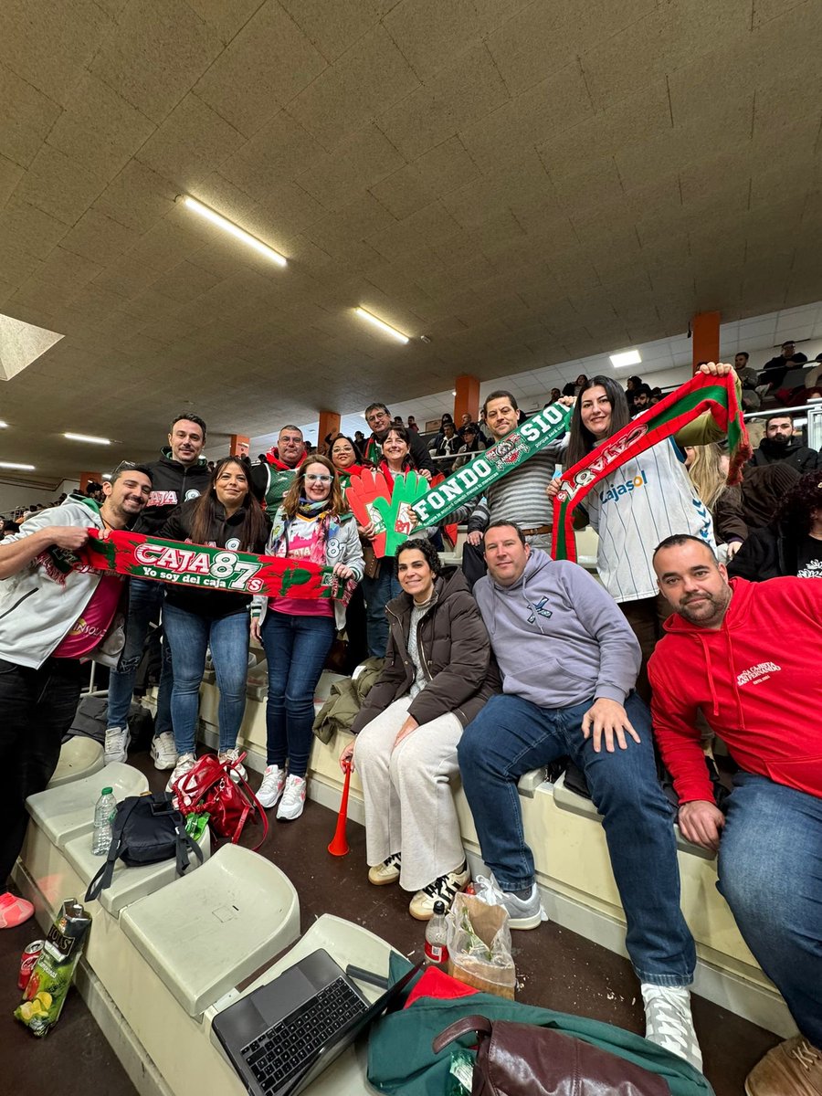 caja87basket's tweet photo. ¡Gracias por acompañarnos un día más, afición! ❤️💚 https://t.co/7zsKqTsqny