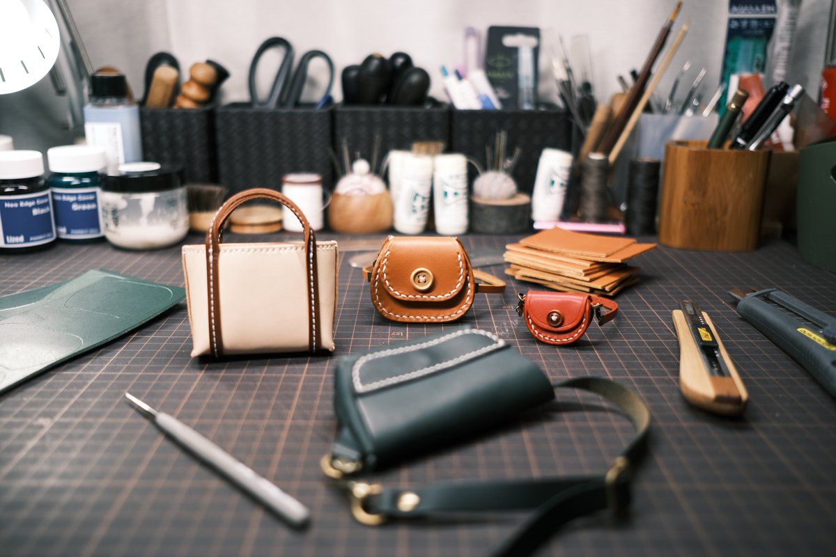 どもどもmomentです(´▽`)ﾉ

来月3月21日(土)の東京アイドールでます〜！
写真のかばん色違いで何種かもってく予定です👜

くりーむぱんさん(<a href="/haruna5139/">くりーむぱん@ショップオープン中</a>)
miagolareさん(<a href="/miagolare_doll/">miagolare@WEBショップオープン中</a>)
とお隣です〜🍞🐈‍⬛

ぜひゆるっとあそびにきてね(*'▽')

製作のようす↓
#moment_doll
#ごーバッグ