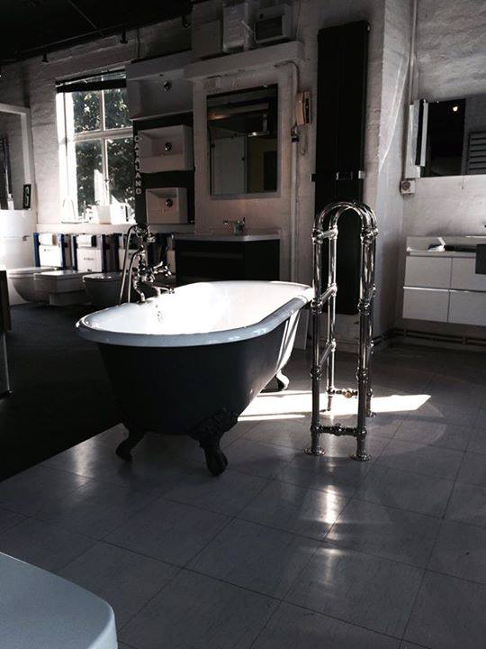 johngoslett's tweet image. Experience the art of bathing with our premium water fittings, designed to elevate your bathroom to new heights of luxury. Discover contemporary style and exceptional quality for your home. 

#LuxuryBathrooms #BathroomDesign #InteriorInspo #HomeDecor #Brassware #ShowerGoals