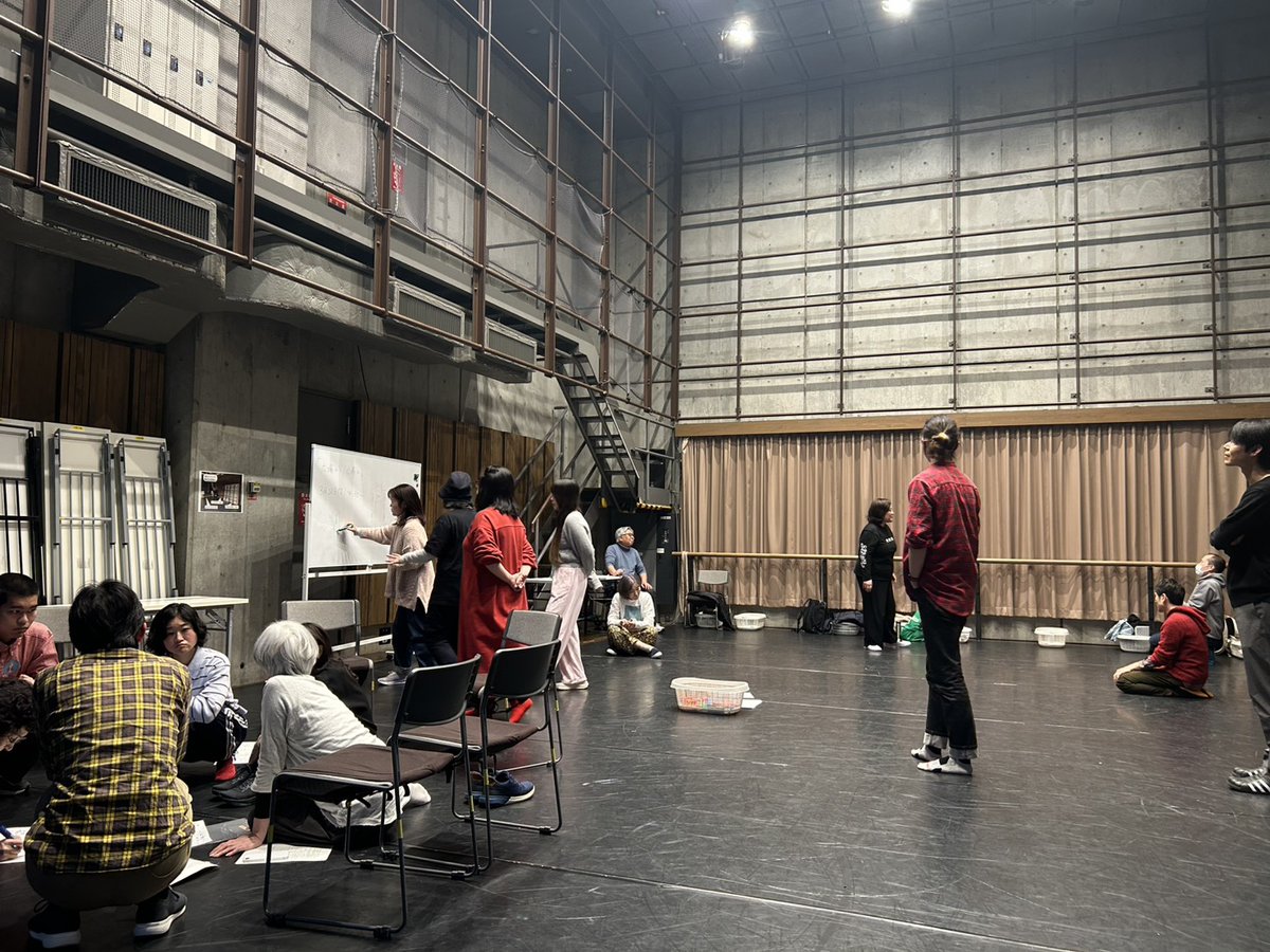 『地域の物語2026ワークショップ』

2/14、15は第8・9回目のWS🌱
インタビュー作品の創作・発表に加え、「広場」を出発点に対話を重ね、作品創作を行いました。また今回の発表会で取り組みたいことを共有し、それぞれのアイデアをもとに劇づくりも進めています。
次回も対話と創作を重ねていきます💐