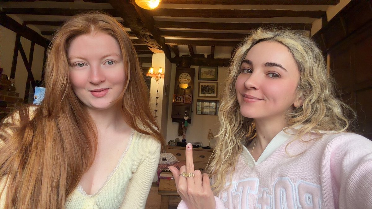 You’re so weak for women that would never acknowledge you in real life lol 

<a href="/scarletthevixen/">Scarlett Vixen 🎂 14th March 💋</a> and I are available all day 🥰