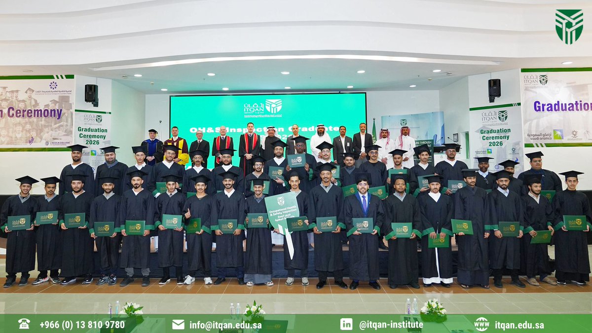 ITQANINSTITUTE's tweet photo. فخورون دائما بخريجينا في معهد اتقان للفحص وضمان الجودة!

نظم المعهد الوطني لتقنية الفحص وضمان الجودة (إتقان) يوم الاربعاء 11 فبراير 2026، حفل التخرج لاكثر من  300 خريجا من برنامج الدبلوم لعام 2025/2026، وذلك في مقر المعهد بالجعيمة.
وعكست هذه المناسبة مستوى الالتزام الذي أظهره خريجو المعهد وقوة شراكاتنا الاستراتيجية. وقد تشرفنا بحضور مجلس أمناء معهد إتقان، ومجموعة كلية لينكولن (المملكة المتحدة)، إلى جانب كبار ممثلي أرامكو السعودية، وكليات التميز، والشركات الراعية، واولياء الأمور.

استُهل الحفل بكلمة افتتاحية ألقاها رئيس مجلس الأمناء المهندس وليد النعيم، تلاها استعراض لخدمات وبرامج إتقان عبر مقاطع ترويجية. كما تضمن الحفل كلمات قيّمة من المدير الإداري لمعهد إتقان الأستاذ طارق العامر، وعميد الكلية د. قافن جينكنز، والرئيس التنفيذي لمجموعة كلية لينكولن، إضافة إلى كلمة الخريجين والتي أظهرت  أثر التجربة التعليمية في مسيرتهم المهنية.

وفي نهاية الحفل ،تم تكريم شركائنا الاستراتيجيين ( أرامكو السعودية، والمؤسسة العامة للتدريب التقني والمهني، وكليات التميز، وصندوق تنمية الموارد البشرية) إلى جانب كلية لينكولن الدولية والشركات الراعية للمتدربين. ونعبّر عن خالص امتناننا لدعمهم المستمر في تطوير الكوادر الوطنية وتعزيز التوطين في قطاع الفحص.