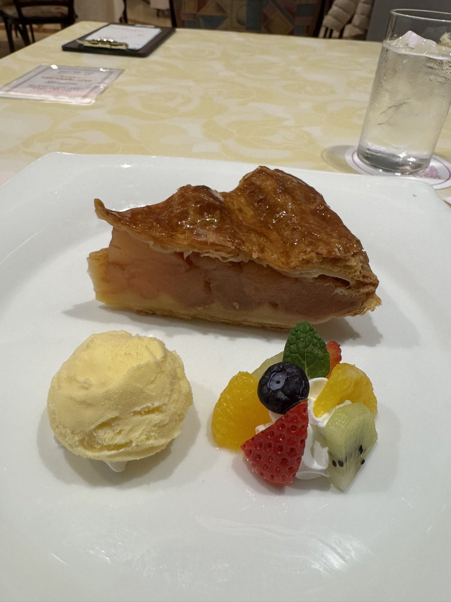 LOVESICK0802's tweet photo. 花組さんみてきました〜。壇ノ浦の戦いを平家目線でって。なかなか共感しにくいぞと思って観劇して。まぁ予想通り、私には理解できない思考回路なんだけど。最終的に知盛で泣いているので、ひとこちゃんはすげーな。私ががっつりヅカオタだったあの頃、雪組日本物多かったもんねぇ。流石だわ。 https://t.co/oEU0YsZc9F