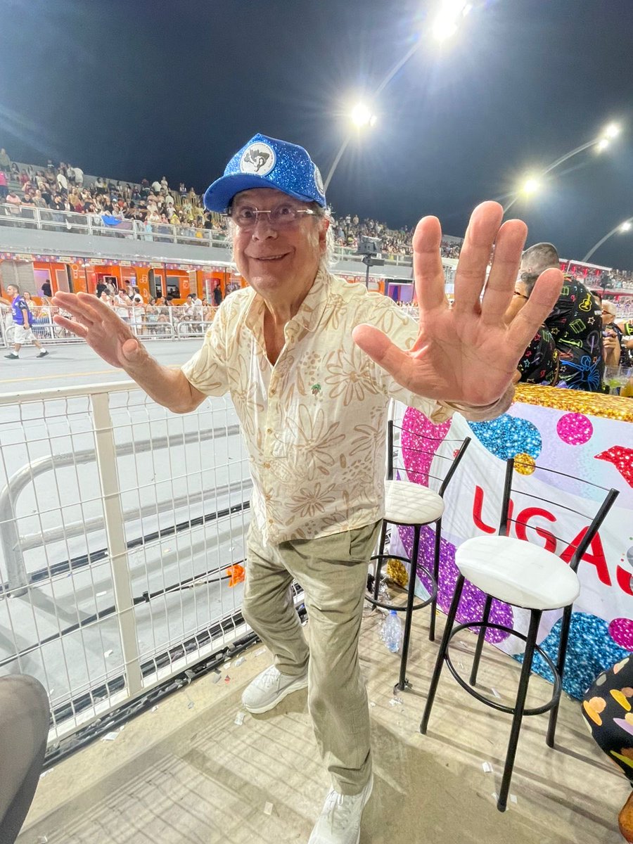 Fui convidado pela Escola de Samba GRES Acadêmicos do Tatuapé, do MST São Paulo, para acompanhar o desfile no Sambódromo do Anhembi, e, como sempre, foi um espetáculo fascinante. 

Esta é a primeira vez que uma grande escola de samba como a do Tatuapé apresenta um samba-enredo