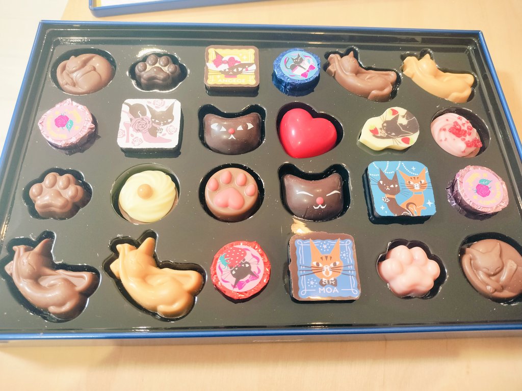 バレンタインのチョコいただいた🩷なんて可愛い缶の箱✨
中身も可愛い＆おいしい