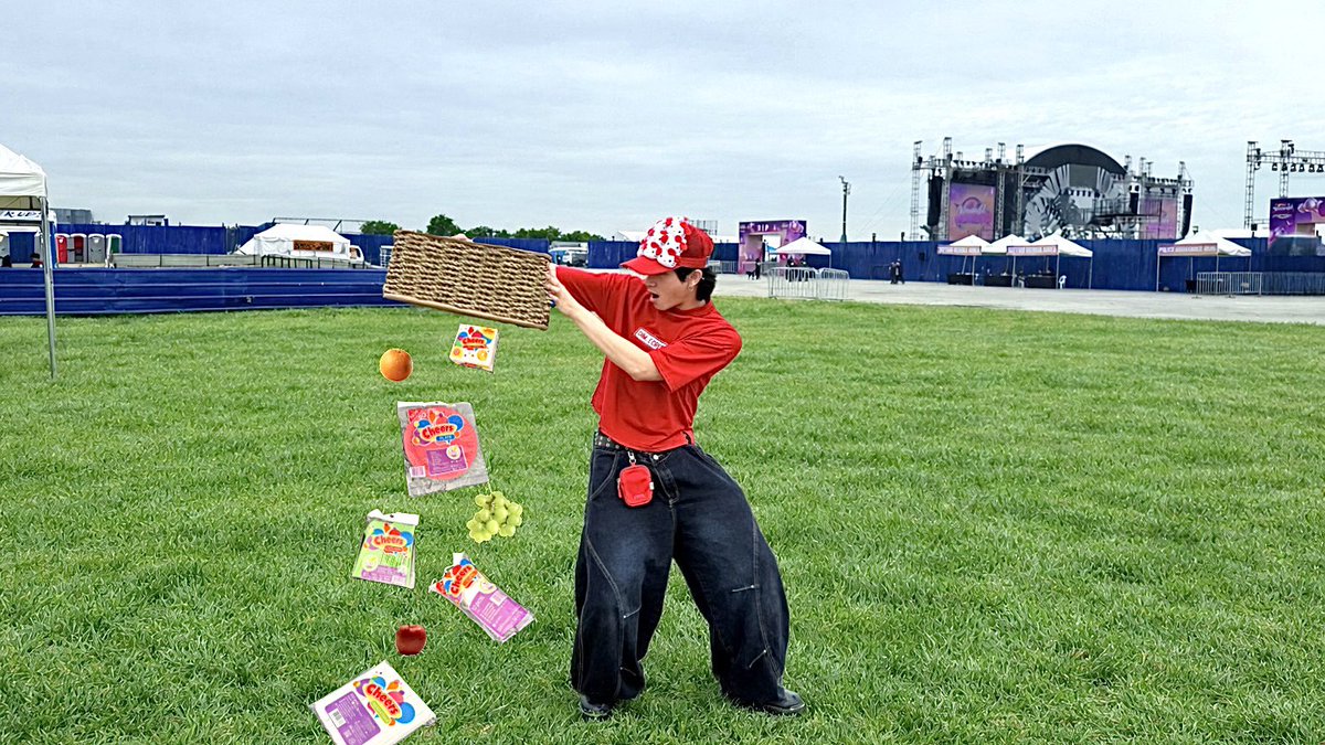 JaoPaoJaoPao's tweet image. Five years of believing in the same dream and creating music together. We’re thankful for everyone who believed in us, for every moment that brought us here, and for the journey we continue to share. Cheers to what we’ve achieved and to what we will become 🥂

Sharing snacks and…