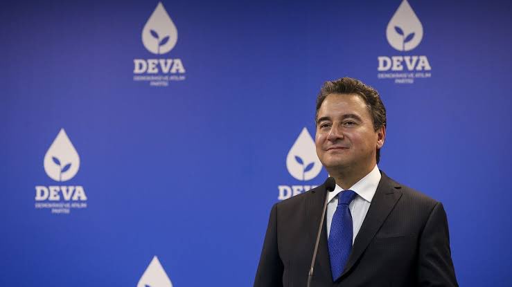 Ali Babacan, Akın Gürlek’in atanmasına ilişkin değerlendirmede bulundu.

DEVA Partisi Genel Başkanı Babacan, söz konusu atamanın “usulen yanlış” olduğunu söyledi.