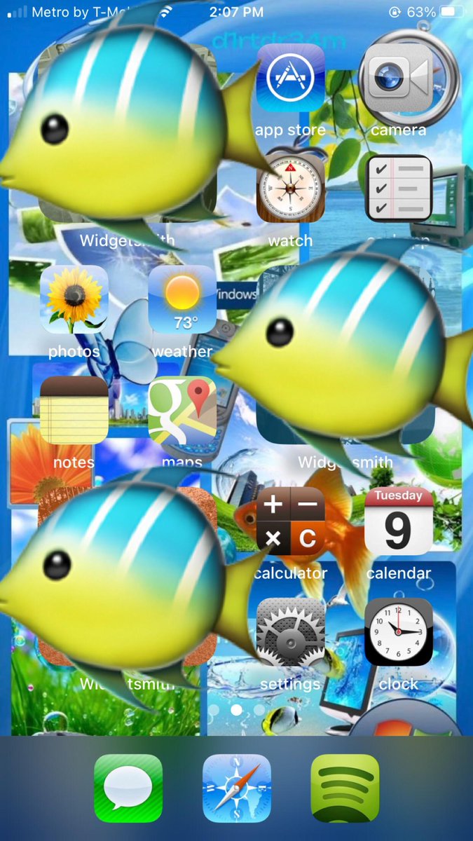 halliementos's tweet image. Know the difference:

Actual old interface designs:
- Literal eye candy
- Looks very pretty
- Lovely to look at

" so y2k frutiger aero!!!1"
- 500 random tech shit from 2000's slapped
- overstimulating
- very inconsistent as shit
- most likely never grew up with old tech