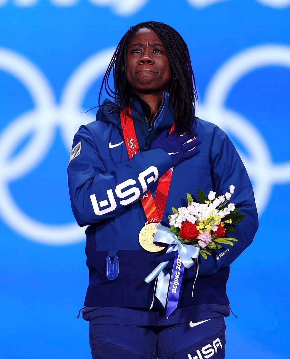 Hey MAGABARBZ 
let’s congratulate Erin Jackson , for making her dream  become reality during black history month  by becoming the first African American to win  Gold in Speed skating 🏅