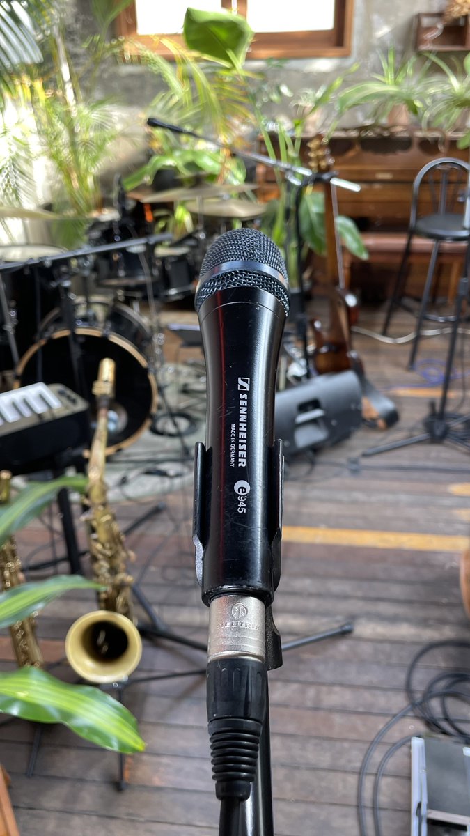 seo3901's tweet image. 최애 보컬 마이크. Sennheiser e945

Tom Misch도 내한공연때 
이 마이크 썼다는데,
쓰면 쓸수록 더 비싼 친구들 부럽지 않군.

#sennheiser #e945 #microphone