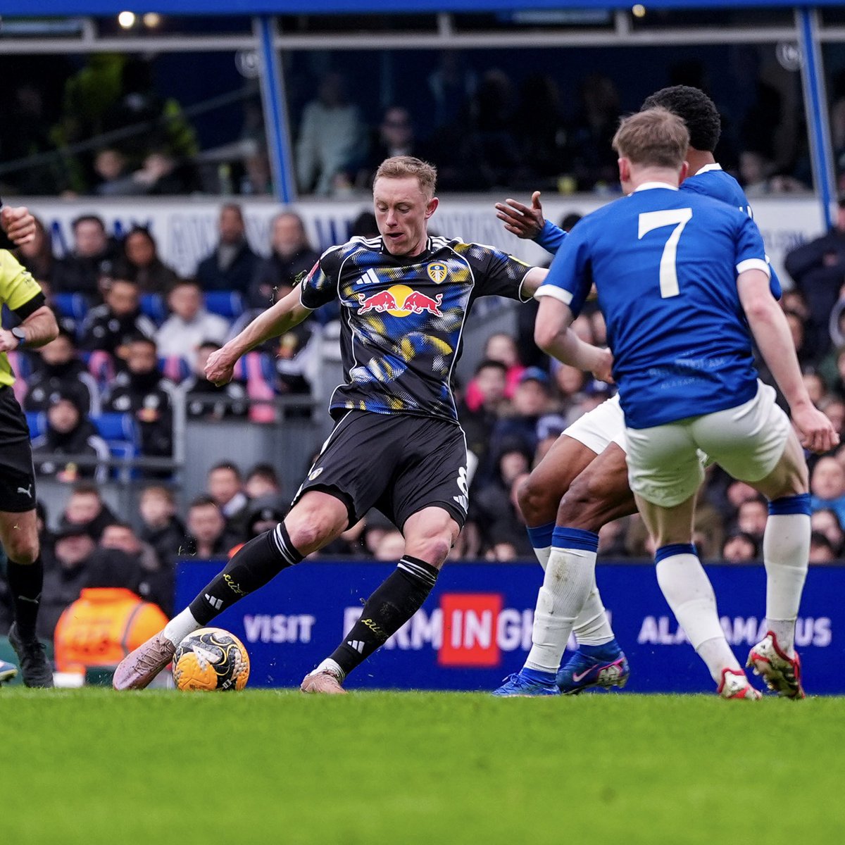 Leeds United tweet media