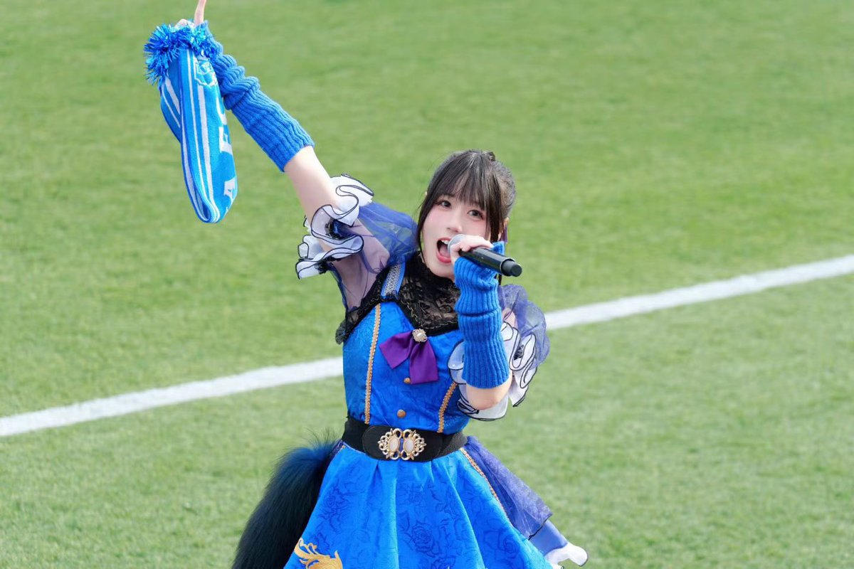 YPapple's tweet image. ⚽昨日はバレンタインデーに、なんとJリーグ・横浜FCのホーム「ニッパツ三ツ沢球技場」でパフォーマンスさせていただきました！🏟️💜
スタジアムでのライブは初めてで、本当に特別な体験に✨
しかも生まれて初めてのサッカー観戦もできて、めちゃくちゃ興奮しました！🤩⚽