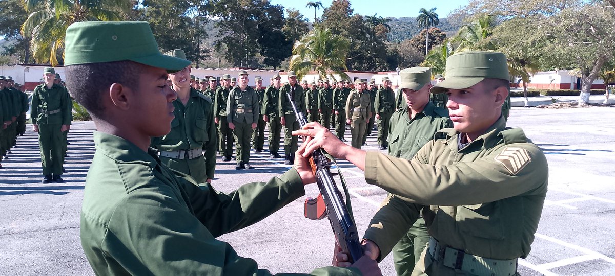 La juventud cubana demuestra que la defensa de la patria socialista no es sacrificio, sino orgullo y compromiso con la historia. 
Jóvenes Espirituanos juran defender la patria.
#FARCuba