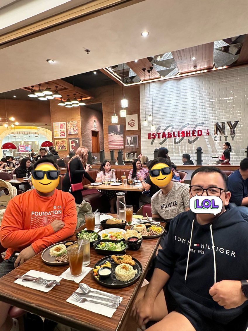 Dinner with friends! 😚