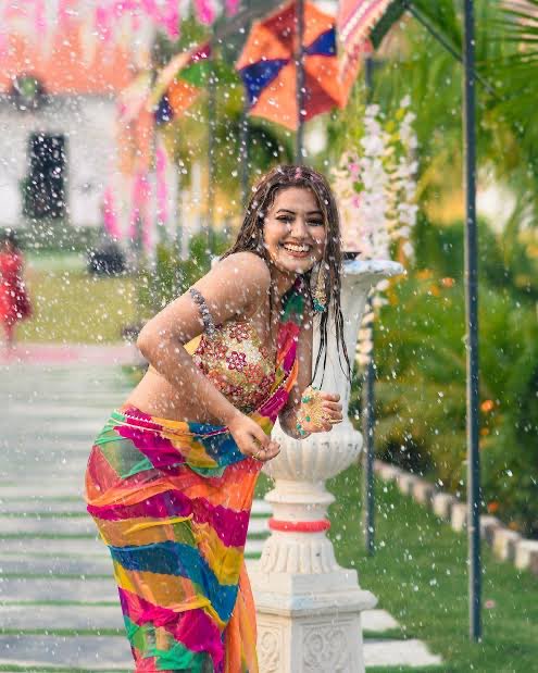 इसी बात पे तारीख ए मुकर्रर करते है इजहार का 
तुम्हारी अदा पे आंखो का रुझान आप  पे ..!! 

#उन्मुक्त_मन