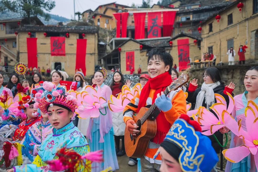 isongyang's tweet image. 🧨 欢欢喜喜过大年~
🧨 Celebrating the New Year with Joy and Cheer~
 #HappySpringFestival #FestiveVibes #FamilyReunion #Celebration