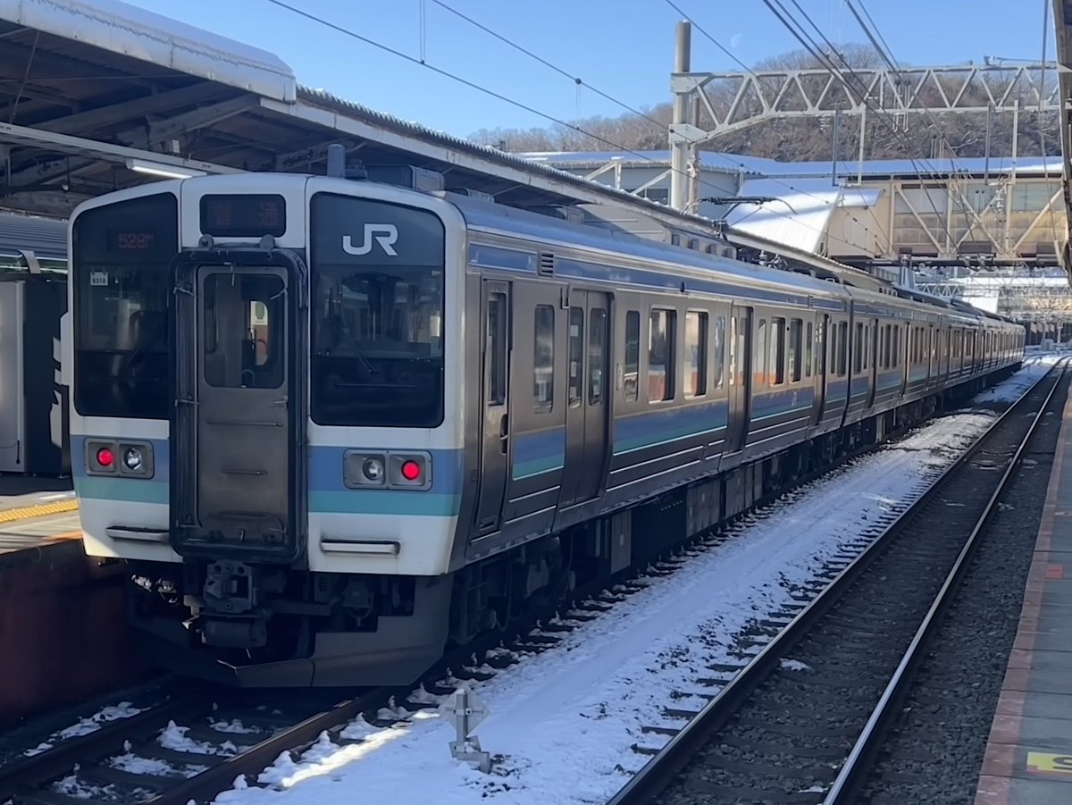 itsumo_5963ne's tweet photo. 長野の211系N322編成。前回のスカ色が話題になってますが、N322編成の長野側クハのみ普通幕が白幕になってます。これも何気にレアですね。
撮影:中央本線高尾
#211系
#N322
#長野色
#中央東線 https://t.co/gv7drLz48R