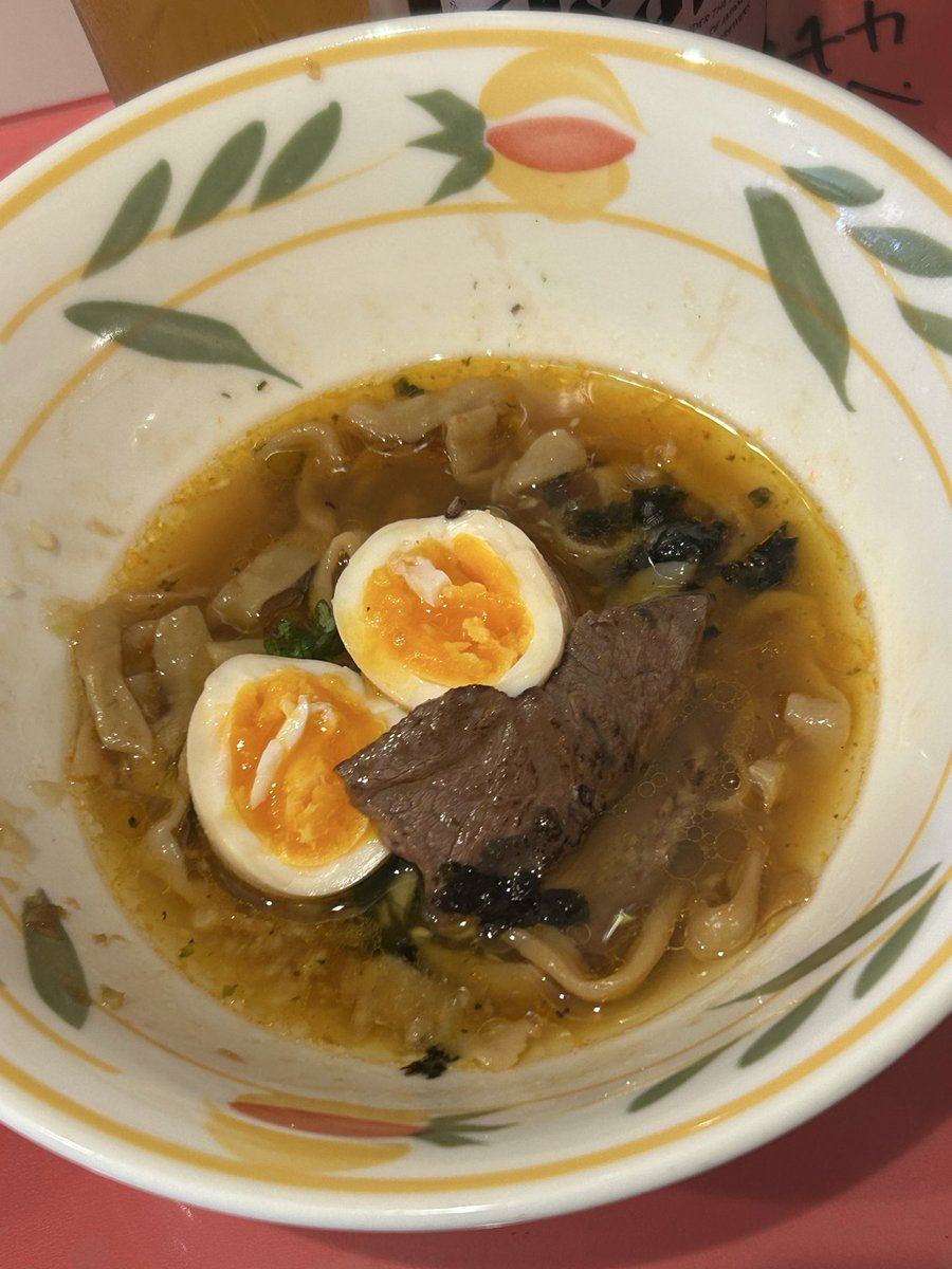 H.C.FACTORY 名物SP割り
《トムヤムクン》スープ割り😉
別皿にて頂きます🙇‍♂️
丁度良い酸味👍ウマ〜イ😋
絶妙な辛味👌
早速❣️手揉み太麺をin💖
ほんのりガーリック🧄うんまい😌
おかわり確定🤩
最後は更に追いスープ✨割り

大満足❣️
戦慄走る💨最高の旨さ💨