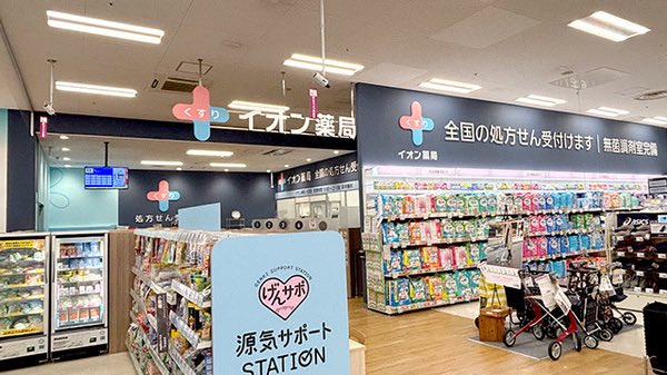 leed_iwaken's tweet photo. たまたま気になったので中を除いて見たら
ここの薬局
無菌調剤室もあって、調剤室にも色々な調剤機器あるし
あと、なんか見たことある箱だなーと思ったらロボットも入ってる!?
やはり大手は資本力が違うなー
#ロボット薬局
#BDRowa https://t.co/cAT6gnv62U