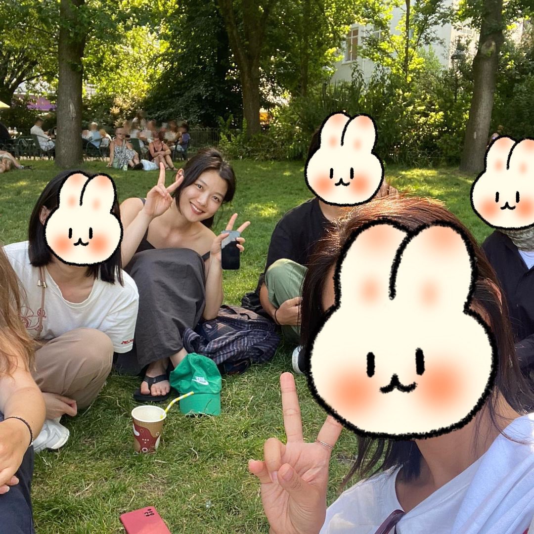 ilove_yoojung's tweet photo. Kim Yoo Jung in the past 2 years
- Working as an actor as sociopath
- Taking english course in England
- Walking the Camino de Santiago in Spain
- Backpacking to Canada

This girl is so cool. I'm sure she is living her best life https://t.co/wZUEoCyhiS