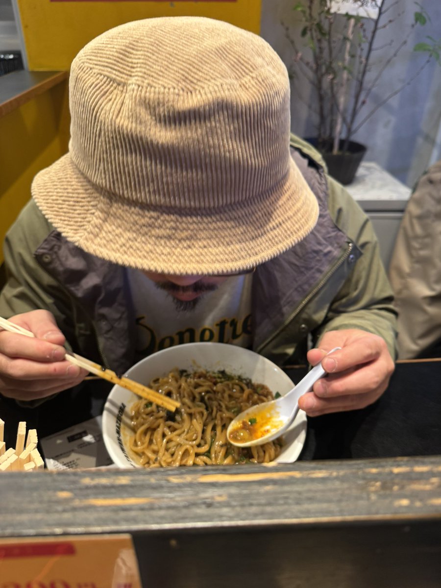 ツアー2本目名古屋！
フロア全体をちゃんと見れるからみんな良い顔してたのを見れて満足です😎
セットリストも良い感じ👍
不意打ちのMCに対応せず、すぐ曲入ろうと謎のや〜つでGOしたぜ！！笑
今が最先端の俺たち！
もっといける気しかしやんよな。
ライブに来てくれてありがとう。
それが1番嬉しい🤝