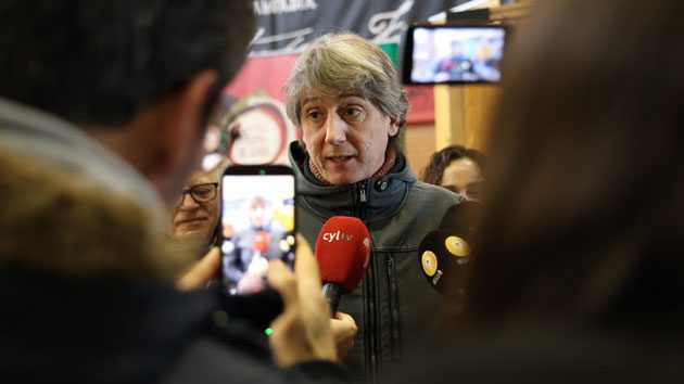 🗣️ <a href="/cmmsoria/">Carlos Martínez Mínguez / ❤️</a>: "Fernández Mañueco ya ha puesto a la venta Castilla y León con esos pactos de los que habla en los medios".

Desde el PSOE entendemos esta comunidad autónoma en su diversidad, en su pluralidad, en su dimensión para poder afrontar de una forma decidida cuáles son los