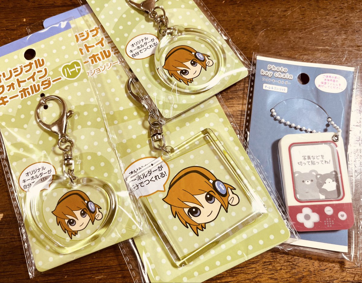 ハメパチも各種買ったよー。紙を切るのが難しそうだね。