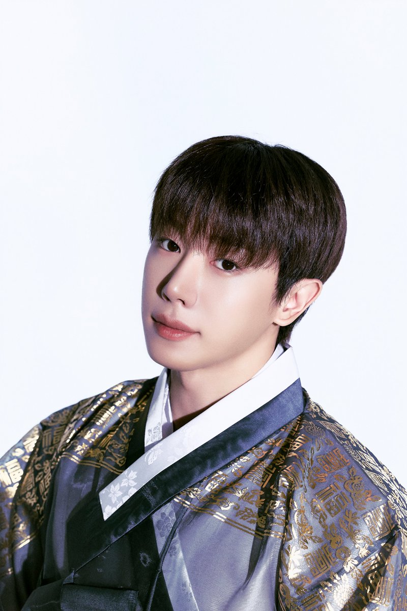 official__wonho's tweet image. [📸]
위니 여러분!
2026년도 잘 부탁드리고
새해 복 많이 받으세요🐴❤️

#원호 #WONHO