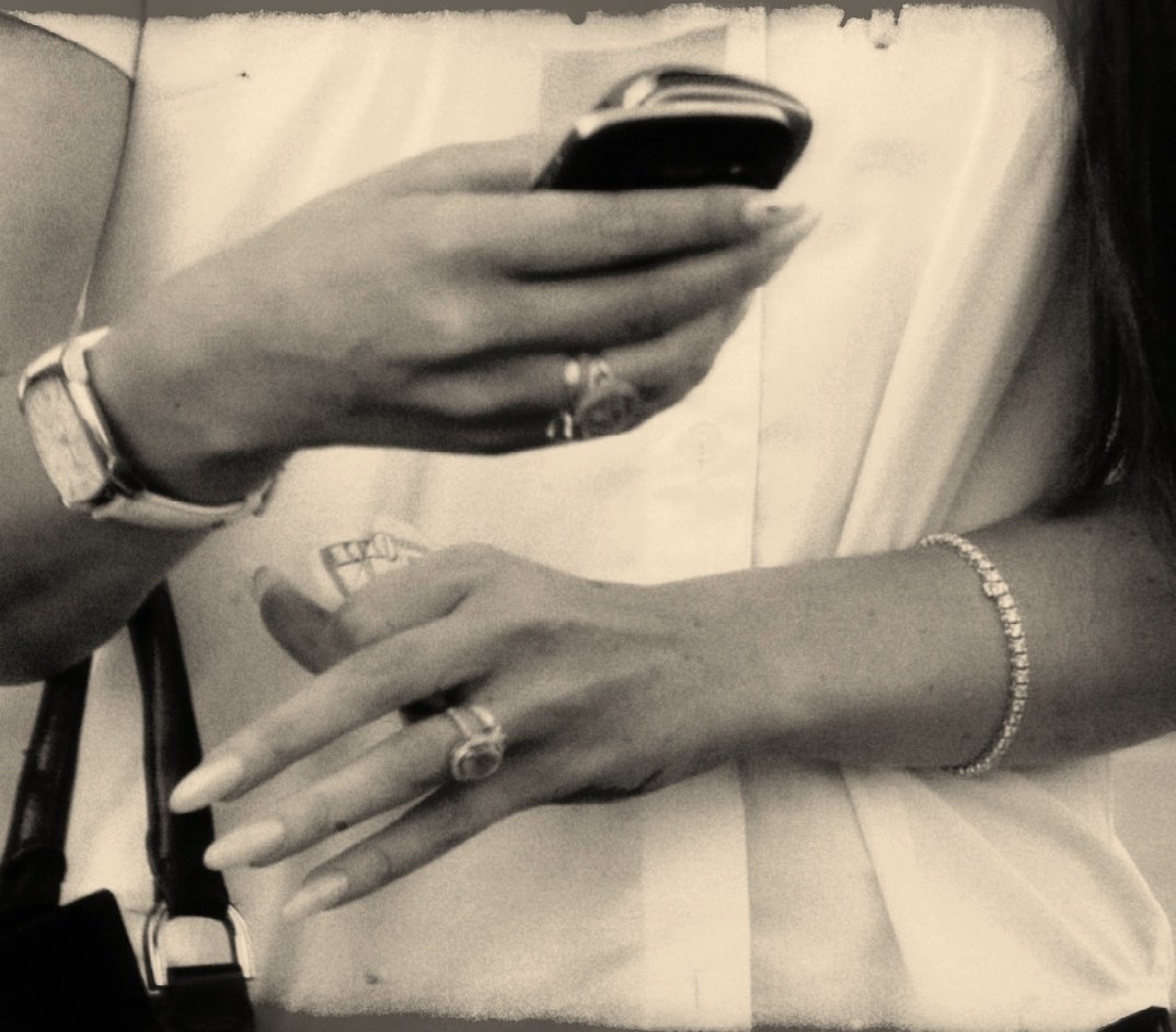 lipyosemite's tweet photo. Lana Del Rey's hands https://t.co/Gvm7WdeSod